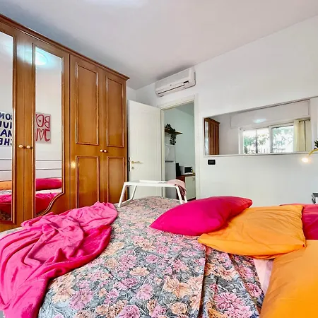 100 Meters From The Sea, Free Parking, Wifi Apartment