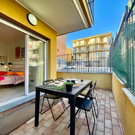 Apartment 100 Meters From The Sea, Free Parking, Wifi *