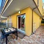 100 Meters From The Sea, Free Parking, Wifi * 세리알레